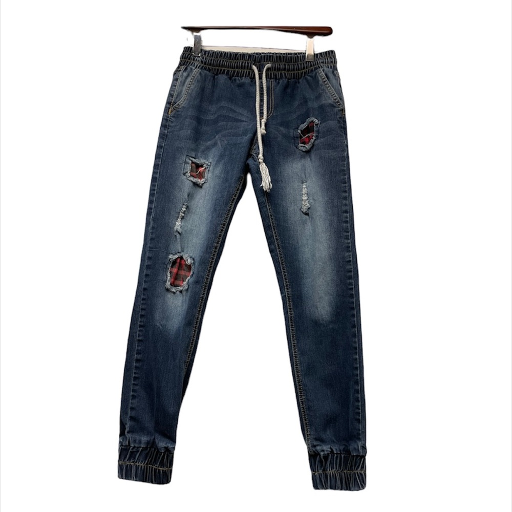 Woman boyfriend plaid jeans